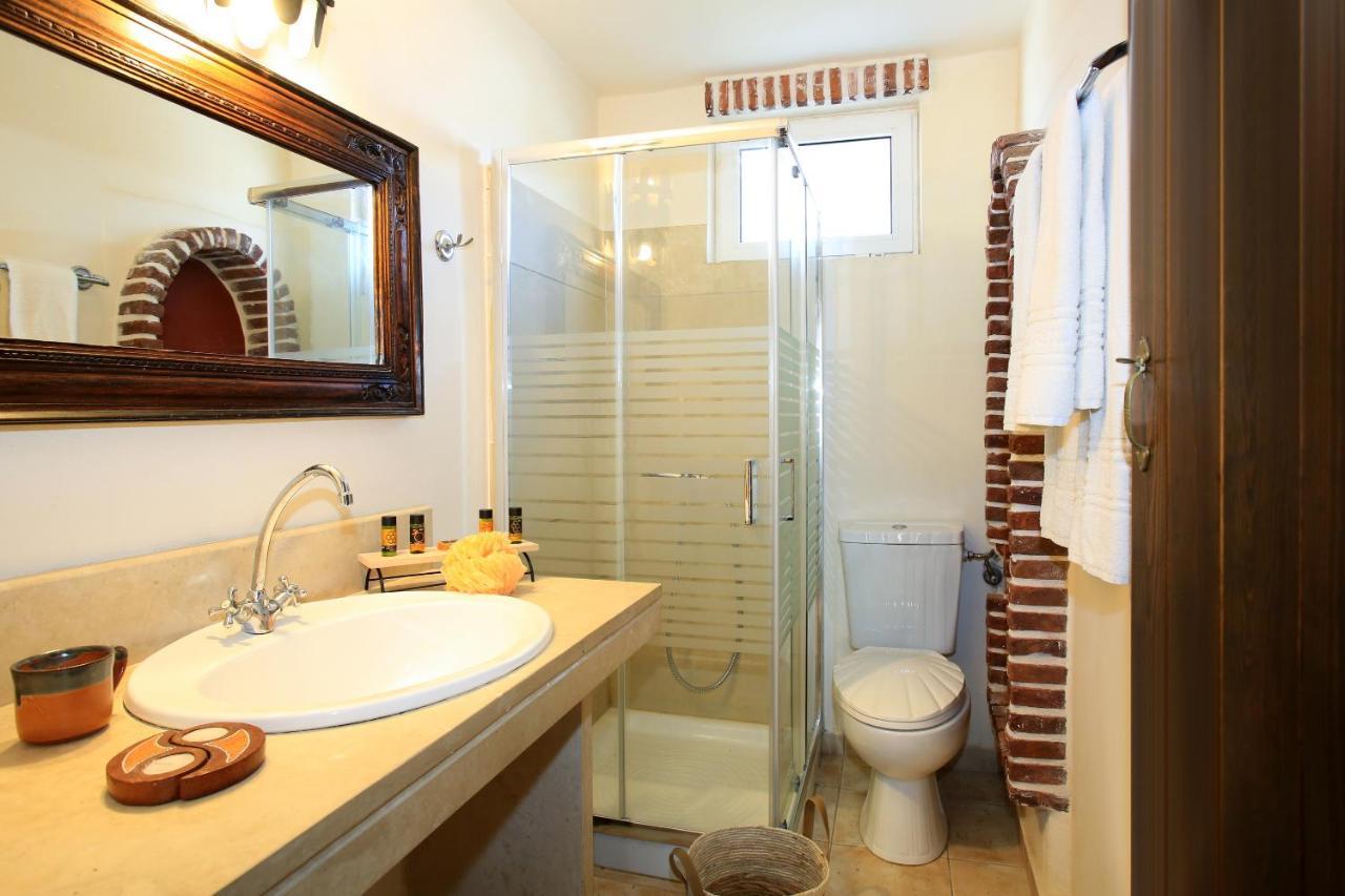 Villa Oasis กามิลารี ภายนอก รูปภาพ
