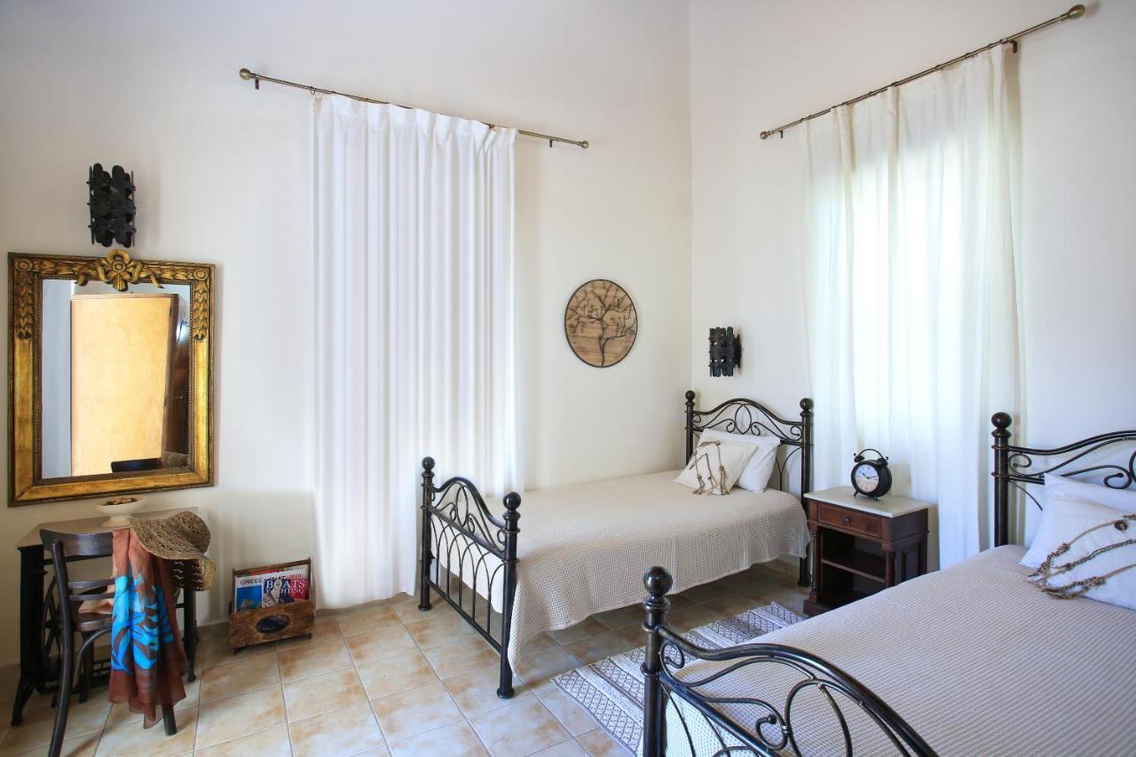 Villa Oasis กามิลารี ภายนอก รูปภาพ