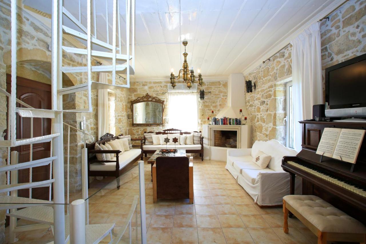 Villa Oasis กามิลารี ภายนอก รูปภาพ