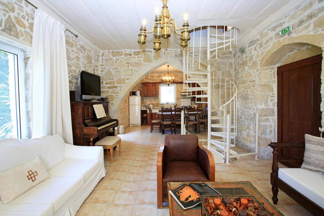 Villa Oasis กามิลารี ภายนอก รูปภาพ